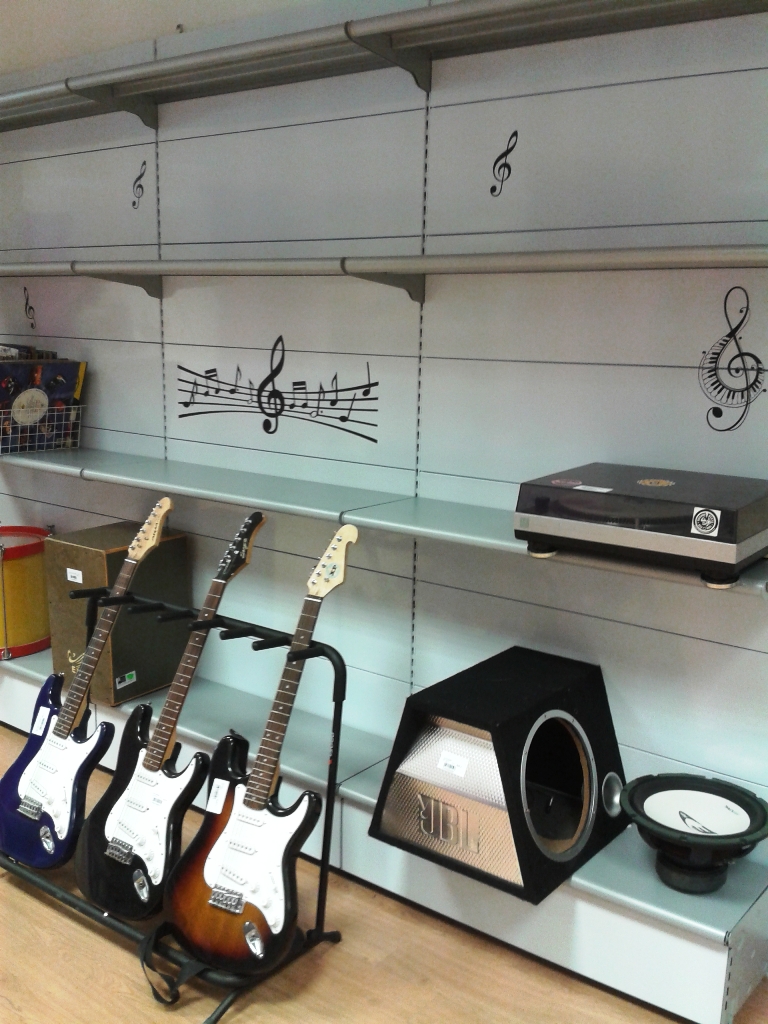 estanteria instrumentos musicales